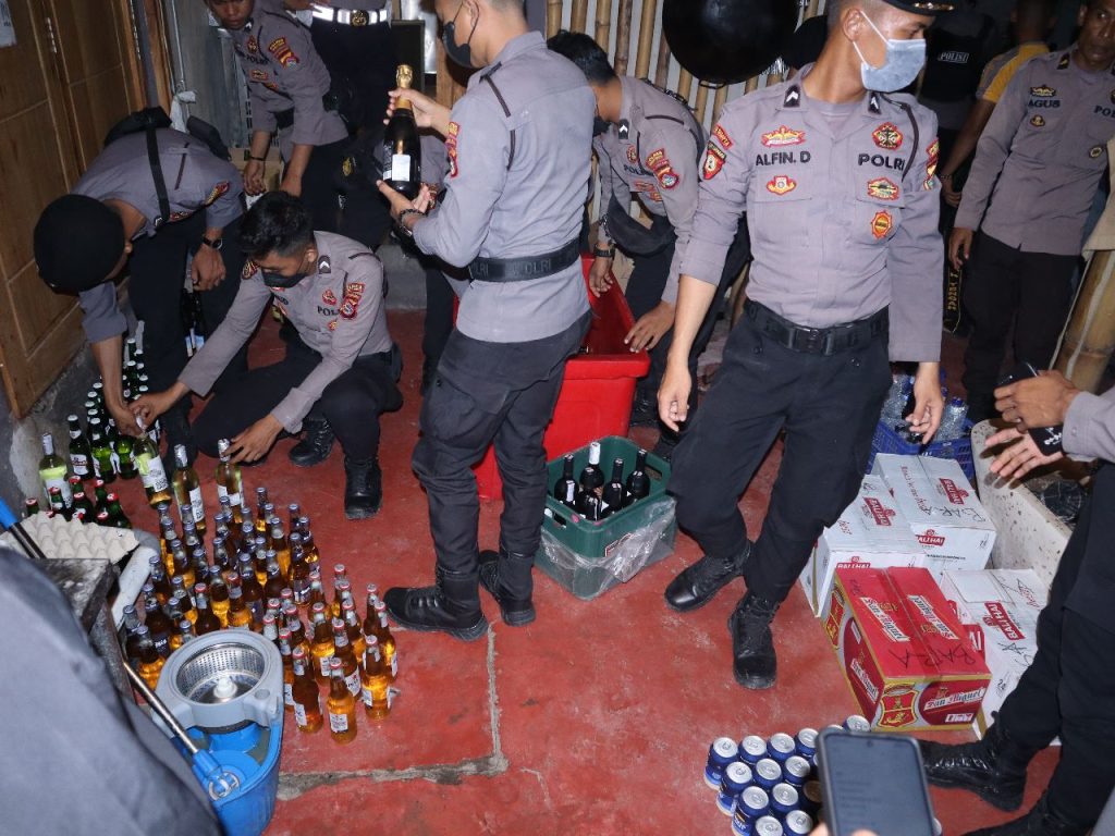 Operasi Gabungan di Mandalika, Polisi Amankan Miras hingga Para Pemandu Lagu